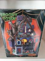 Lemax spooky town raven's roost brewery & café halloween, Diversen, Kerst, Ophalen of Verzenden, Zo goed als nieuw