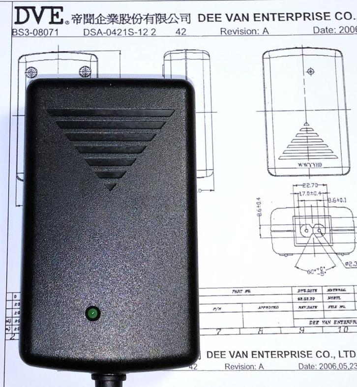 DVE DSA-0421S-12 12V 2A 2.5A 30W Adapter Router Switch Wyse, Computers en Software, Pc- en Netwerkkabels, Zo goed als nieuw, Ophalen of Verzenden