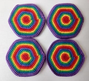Gondas Creaties Regenboog dubbel dikke onderzetters gehaakt beschikbaar voor biedingen