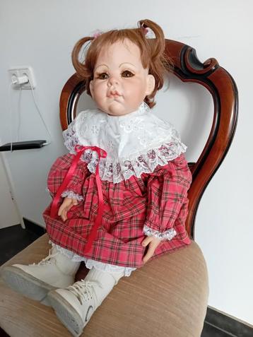 Vintage Babypop in Rood Geruite Jurk beschikbaar voor biedingen