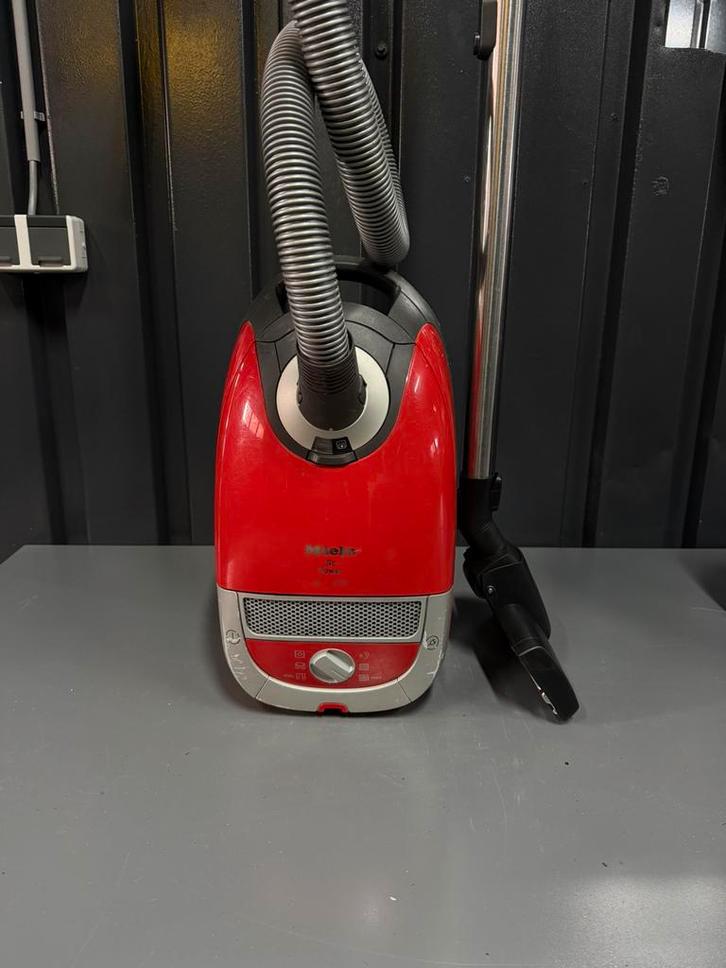 Miele stofzuiger c2 2200w, Witgoed en Apparatuur, Stofzuigers, Zo goed als nieuw, Ophalen of Verzenden
