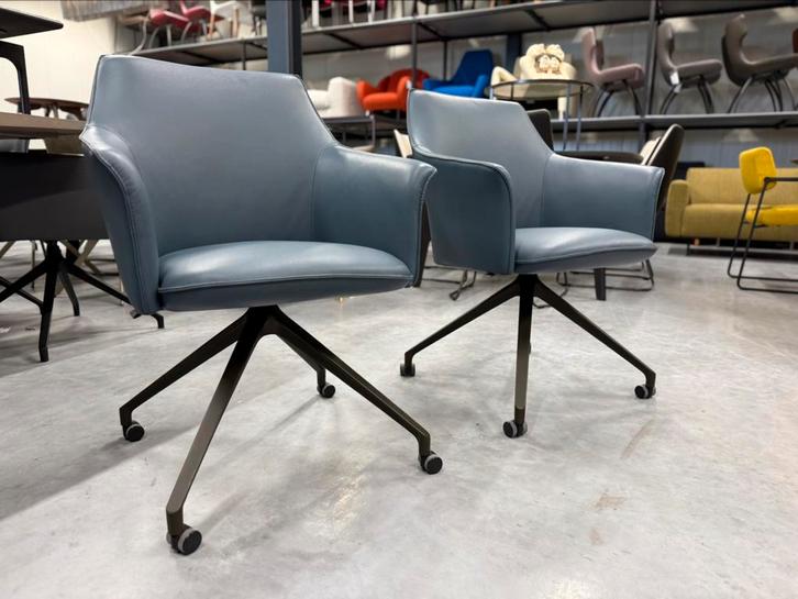 2 Nieuw Leolux Mara Stoel Twist Raffino Whale Design, Huis en Inrichting, Stoelen, Nieuw, Twee, Leer, Blauw, Ophalen of Verzenden