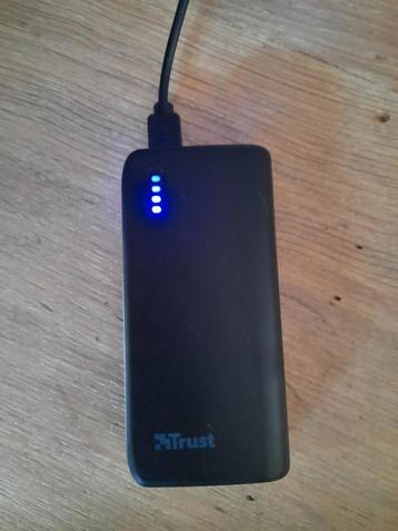 Trust Urban Primo 21224-02 Powerbank - 4400 mAh - zwart beschikbaar voor biedingen