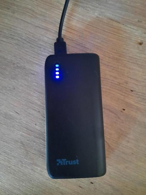 Trust Urban Primo 21224-02 Powerbank - 4400 mAh - zwart, Telecommunicatie, Powerbanks, Gebruikt, Ophalen of Verzenden