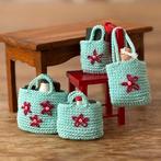 Zelf gehaakte tasjes poppenhuis, Verzamelen, Poppenhuizen en Toebehoren, Ophalen of Verzenden, Zo goed als nieuw, Poppenhuis