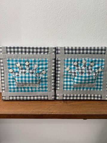 2 kleine stoffen wanddecoraties voor baby kamer. beschikbaar voor biedingen