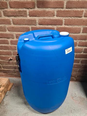 60L Vat met handvatten beschikbaar voor biedingen