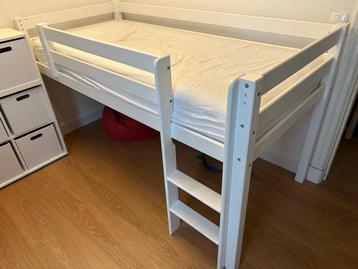 Halfhoogslaper met glijbaan 90x200 beschikbaar voor biedingen