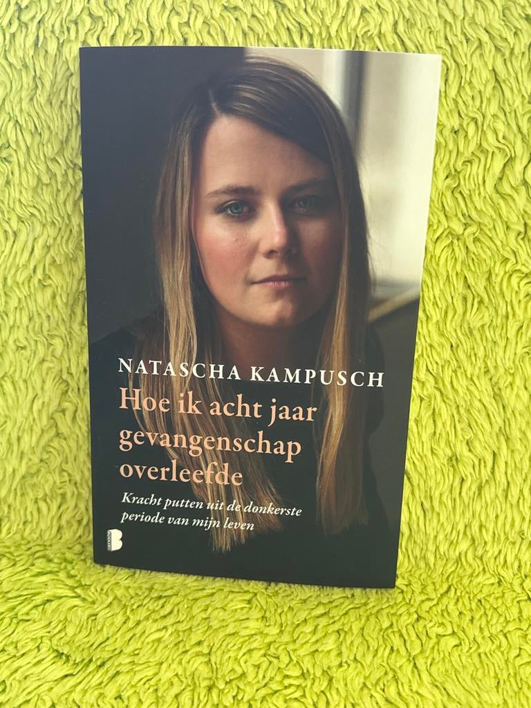 Natascha Kampusch - Hoe ik acht jaar gevangenschap overleefd, Ophalen of Verzenden, Zo goed als nieuw, Overige