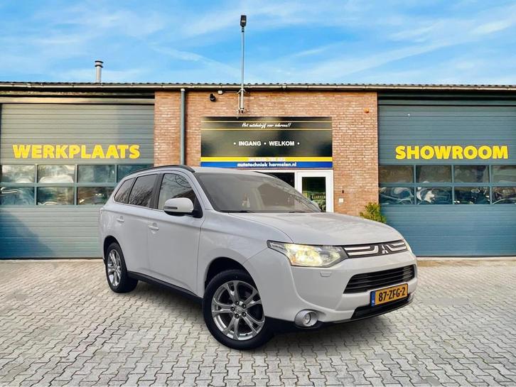 Mitsubishi Outlander 2.0 Intense+ *7PERS*NL-Auto*Trekhaak*, Auto's, Mitsubishi, Bedrijf, Te koop, Outlander, Metallic lak, Benzine