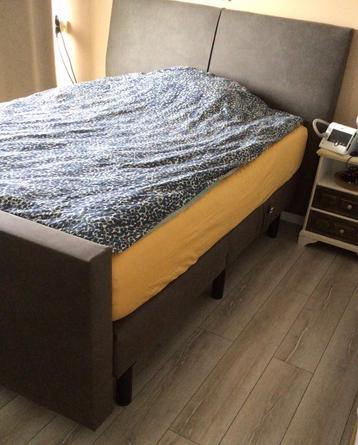 Elektrische Boxspring 140x200 met Afstandsbediening beschikbaar voor biedingen