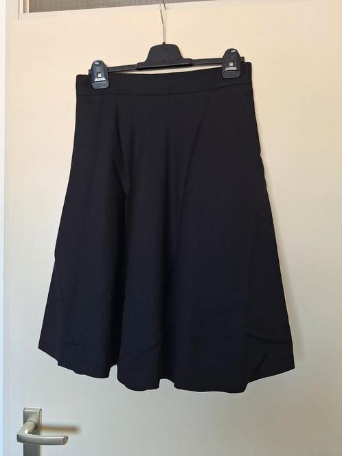 Valentino zwarte rok – Italiaans elegant mt 40/42-, Kleding | Dames, Rokken, Zo goed als nieuw, Maat 38/40 (M), Zwart, Onder de knie