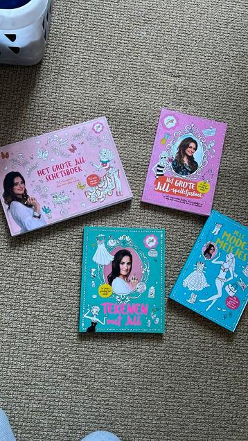 Vier boeken Jill tekenen met Jill modemeisjes spelletjesboek beschikbaar voor biedingen