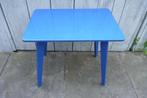 Vintage kindertafeltje . Bladmaat 60 x 40 cm.  Hoogte 54 cm., Ophalen of Verzenden, Gebruikt, Tafel(s)