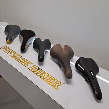 Diverse Retro MTB / race zadels Selle Italia Fizik Carbon beschikbaar voor biedingen
