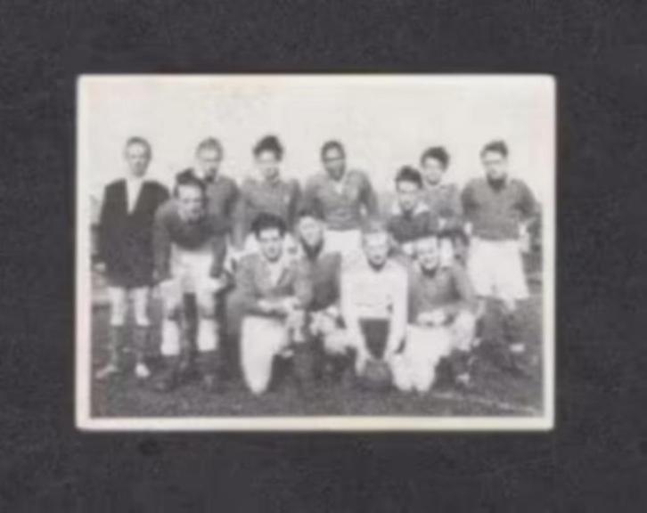 Voetbalplaatje Zwaagwesteinde te Zwaagwesteinde 1951-1952., Verzamelen, Overige Verzamelen, Zo goed als nieuw, Ophalen of Verzenden