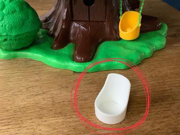 GEZOCHT! Wit stoeltje speelboom. beschikbaar voor biedingen