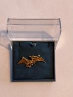 Pteranodon Dino Dinosaurus pin goudkleurig, Verzamelen, Speldjes, Pins en Buttons, Ophalen of Verzenden, Zo goed als nieuw