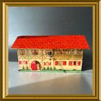 Oude blikken spaarpot met sleuteltje: huisje, D.B.F., Verzamelen, Blikken, Ophalen of Verzenden, Gebruikt, Overige