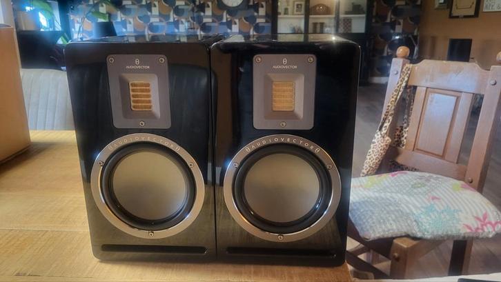 Audiovector 4x QR1 1x QRC, Audio, Tv en Foto, Luidsprekers, Zo goed als nieuw, Front, Rear of Stereo speakers, 120 watt of meer