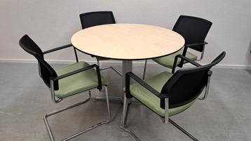 ronde tafel + stoelen beschikbaar voor biedingen