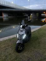 Brom Agaat grijs - Piaggio Zip IGET | 2021 | Full option, Ophalen, Maximaal 45 km/u, Zip, Zo goed als nieuw