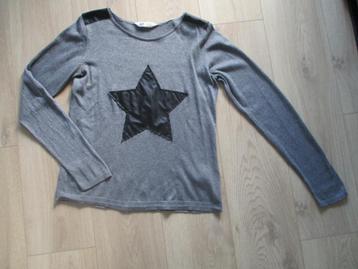 Licht grijze trui ster + schouderaccenten mt 158 - 164 ZGAN  beschikbaar voor biedingen