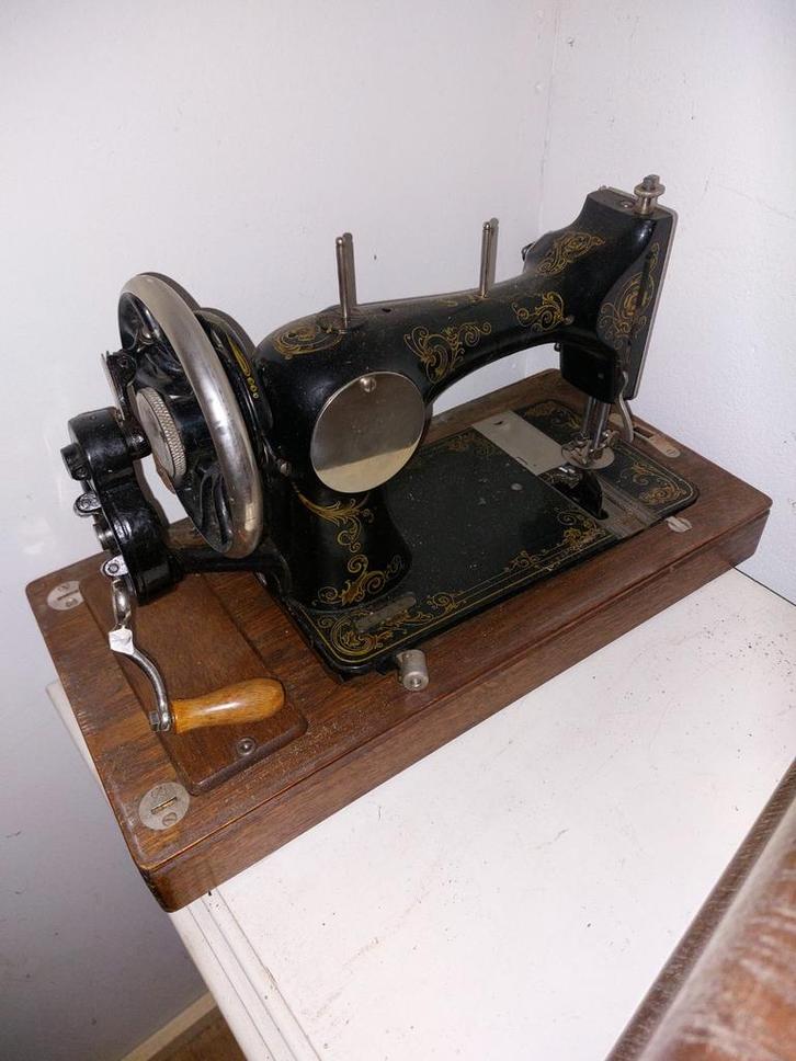 Antieke Husqvarna Naaimachine, Antiek en Kunst, Antiek | Naaimachines, Ophalen