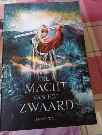 Anne West De macht van het zwaard 4 delen in 1 paperback beschikbaar voor biedingen