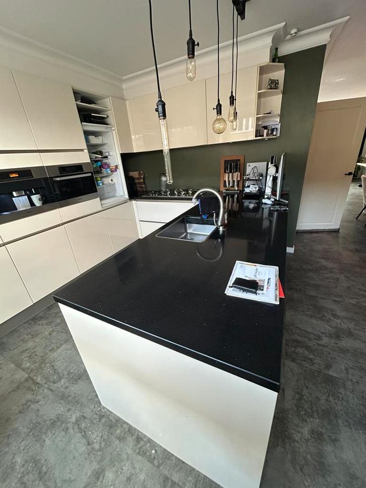 Keuken, Huis en Inrichting, Keuken | Complete keukens, Gebruikt, Hoekkeuken, Overige kleuren, Graniet of Steen, Ophalen