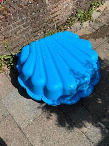 Blauwe schelp zandbak/zwembadje beschikbaar voor biedingen