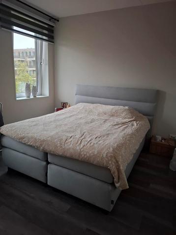 Te koop nog zo goed als nieuw boxspring vanwege samenwonen beschikbaar voor biedingen