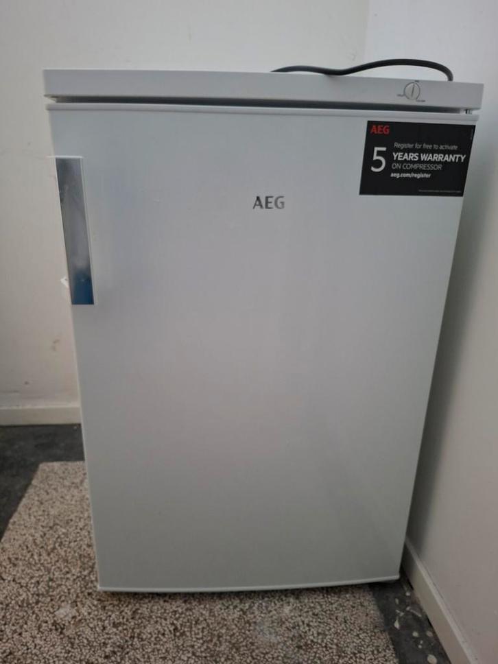 AEG ATB48E1AW Vrieskast - Compact en Efficiënt, Witgoed en Apparatuur, Vriezers en Diepvrieskisten, Zo goed als nieuw, Vrijstaand