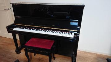 Piano  hoogglans zwart. Van Japans kwaliteit een fijne piano beschikbaar voor biedingen
