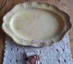 Oude doorleefde zuid Franse schaal met lichtgele glazuur, Antiek en Kunst, Antiek | Keramiek en Aardewerk, Ophalen of Verzenden