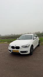 BMW 1-Serie 116i 136PK 5D Aut. 2014 Wit, Auto's, 65 €/maand, 4 cilinders, Wit, 1200 kg