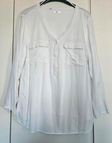 Mooie zomerblouse mt 50/52  beschikbaar voor biedingen