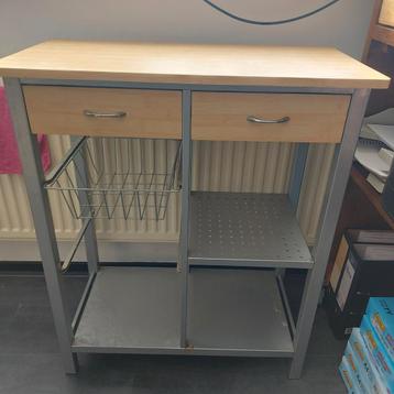 Leuk opbergkastje beschikbaar voor biedingen