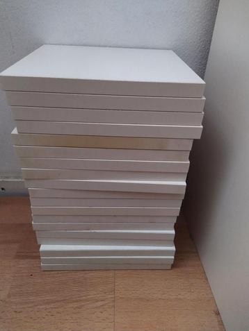 Plankjes voor de cd kast van Ikea. Benno kast. beschikbaar voor biedingen