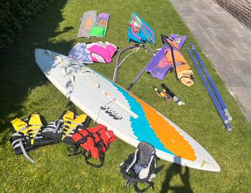 Complete set! Surfplank klipper s306 + 4 zeilen beschikbaar voor biedingen