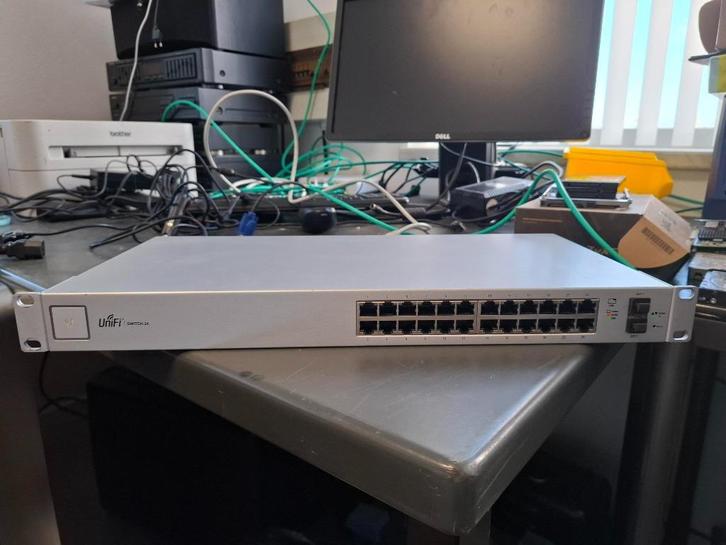 Ubiquiti UniFi US-24-250W PoE gigabit switch, Computers en Software, Netwerk switches, Gebruikt, Ophalen of Verzenden