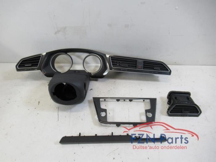 Dashboard deel Volkswagen Tiguan (22740534), Auto-onderdelen, Dashboard en Schakelaars, Gebruikt, Ophalen