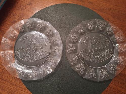 2 glazen borden met jacht tafereel, Antiek en Kunst, Antiek | Glas en Kristal, Ophalen of Verzenden