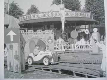 50 kermiscolumns van Laurens Wijffels. Kermis Tilburg. beschikbaar voor biedingen