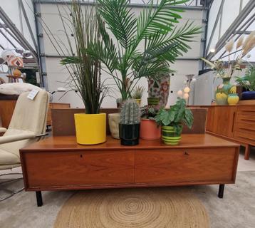 Vintage laag TVmeubel  met twee klepkasten, 150cm beschikbaar voor biedingen
