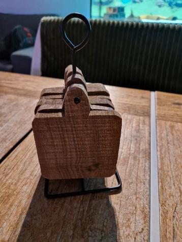 Houten onderzetters  beschikbaar voor biedingen