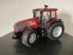 Bruder tractor Valtra 191. Met div werktuigen zgan., Ophalen of Verzenden, Zo goed als nieuw