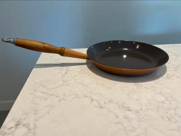 Le Creuset koekenpan 26 cm Hazelnut, uitstekende staat beschikbaar voor biedingen