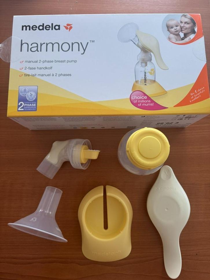Medela Harmony handkolf – als nieuw, compleet met flesje, Kinderen en Baby's, Babyvoeding en Toebehoren, Zo goed als nieuw, Borstkolf