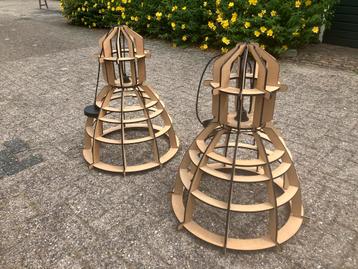 Te koop 2 mooıe hanglampen beschikbaar voor biedingen